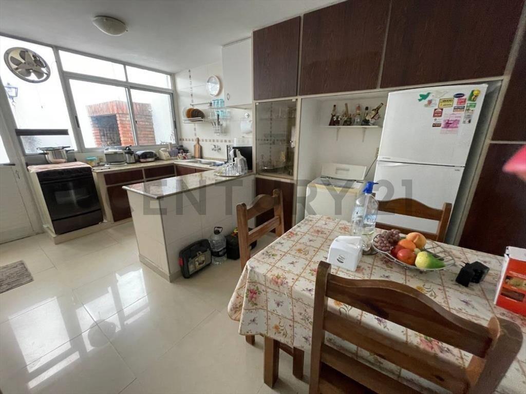 Venta Casa 2 plantas.Cordon.3 dormitorios.3 baños.Garaje....