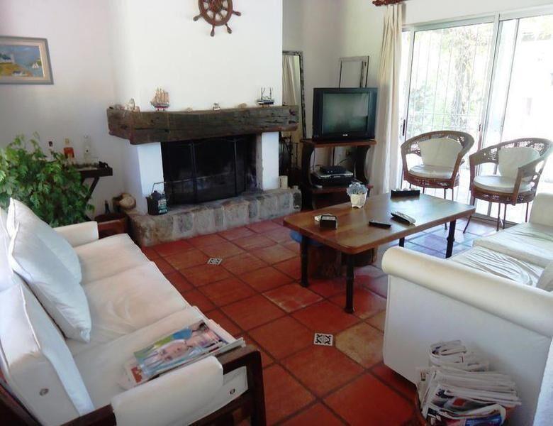 MUY LINDA CASA CON PISCINA