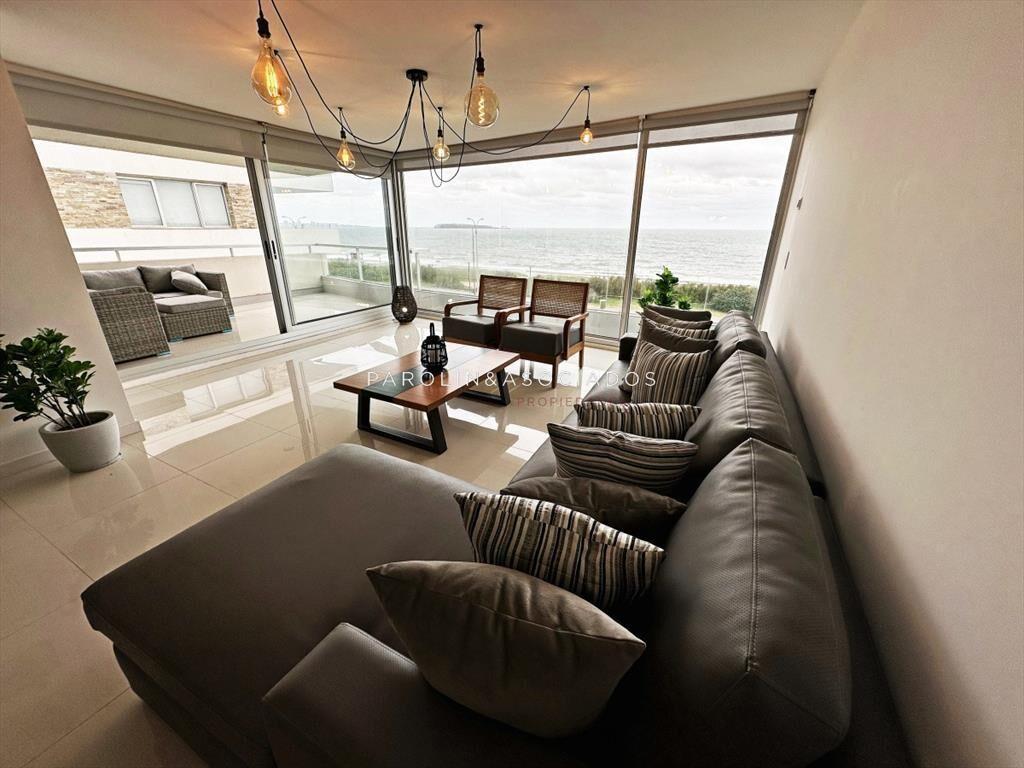 Apartamento en venta con 2 suites en edificio del