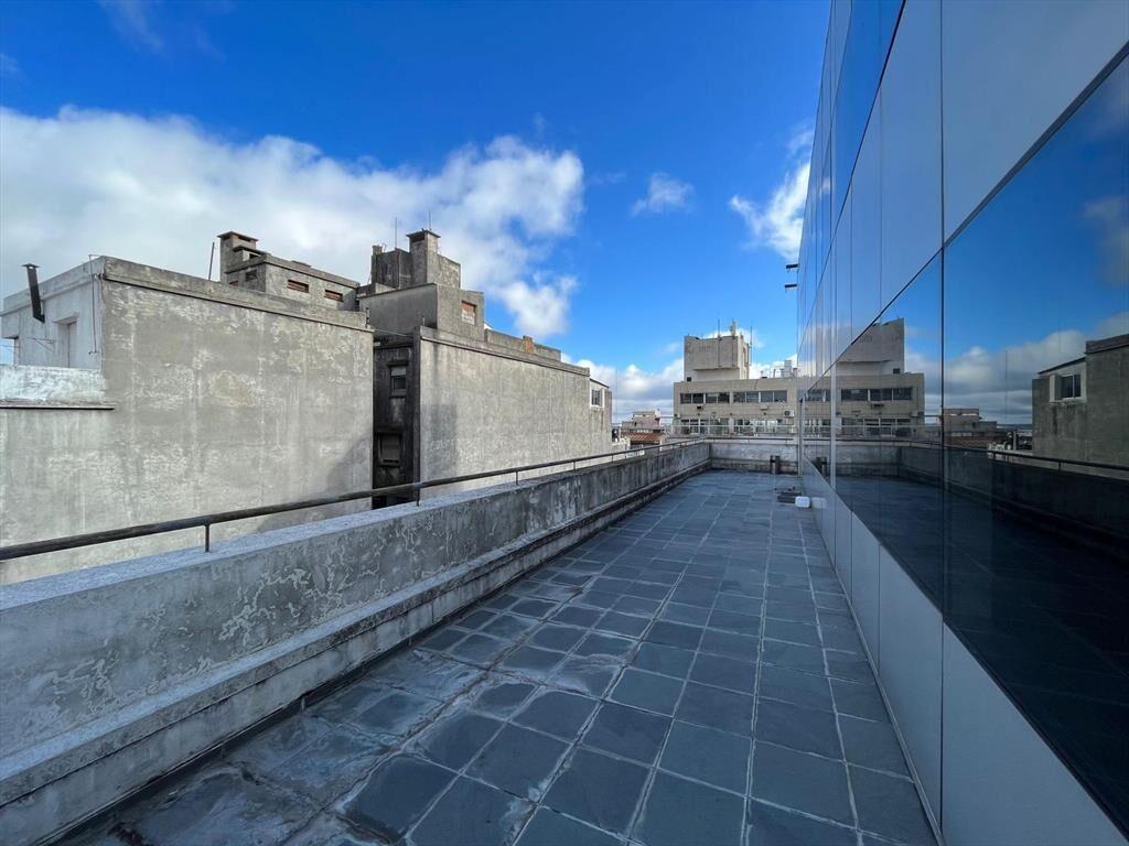 Bartolome Mitre y 25 de Mayo, Oficina 100 m2 + 55m2 de terr