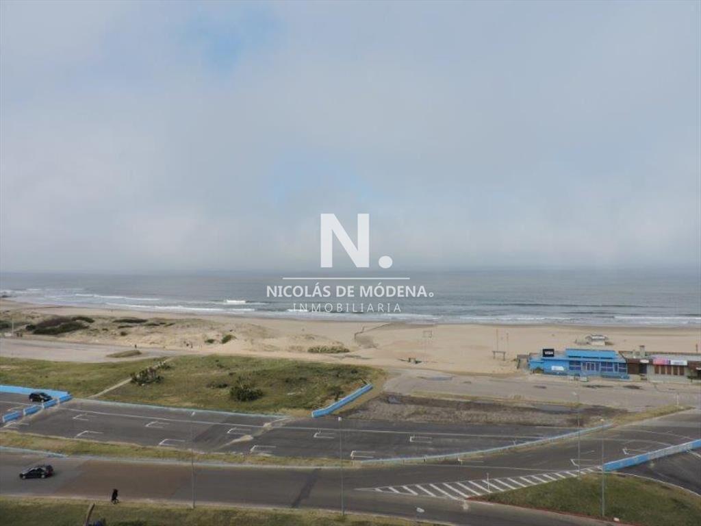 Apartamento en Venta de 3 dormitorios Frente al ,