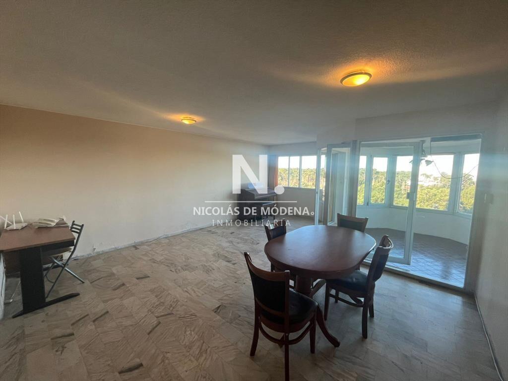 Apartamento en Venta de 3 dormitorios en Av. ,