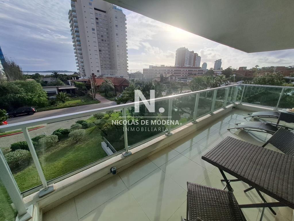 Apartamento en Playa Mansa a la venta 3 con vista