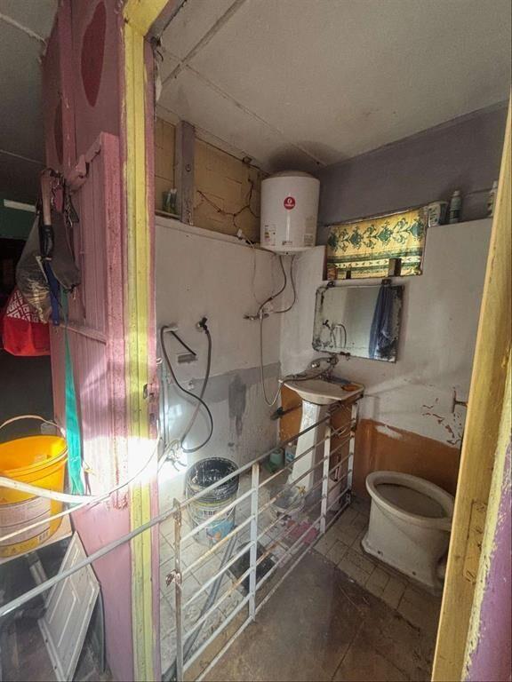 Terreno con construcciones a reciclar, muy buena ubicación