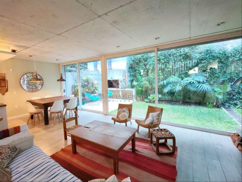 LA GACETA CASI MUÑOZ. CASA NUEVA 2014. 4 DORM + 3 BAÑOS....