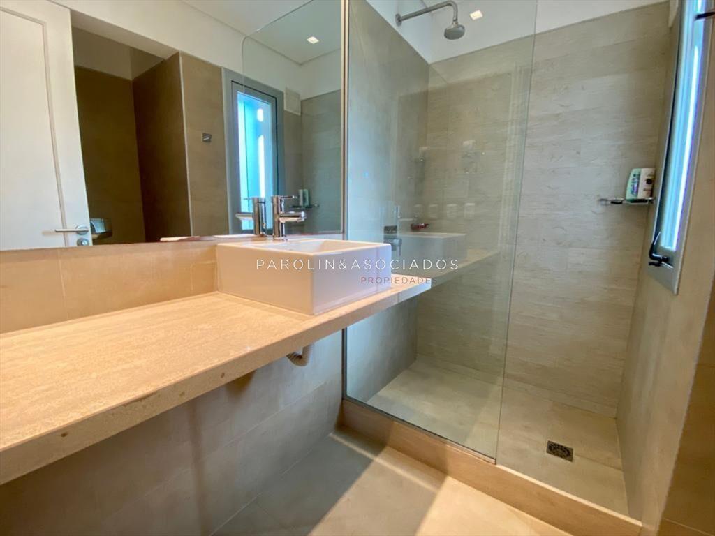 Casa en venta en barrio privado en Rincón del
