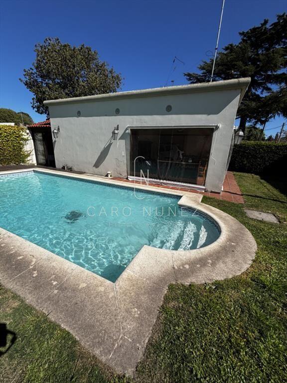 Venta Casa en una planta 3 dormitorios y servicio