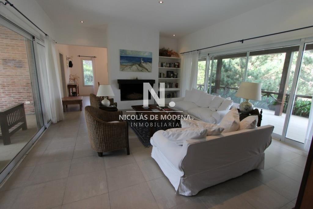 Vende Casa de 4 dormitorios en Laguna Blanca   Â?