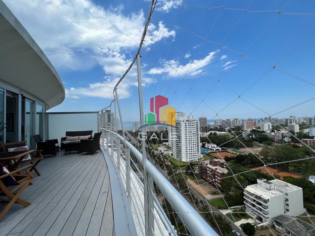 Amplio penthouse en zona para vivir todo el año