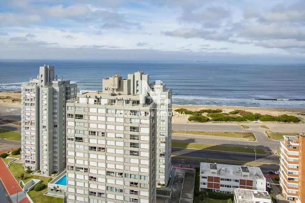 Espectacular departamento, de 3 habitaciones, a