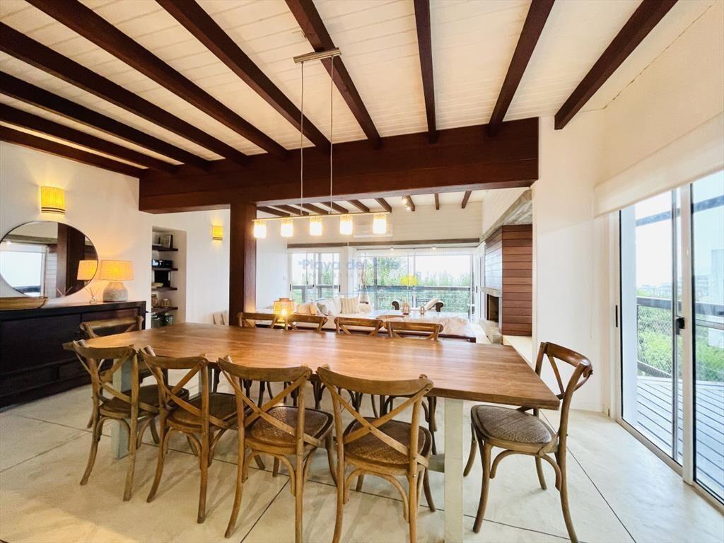 Excelente Casa de 5 Dormitorios en Alquiler, Manantiales, L