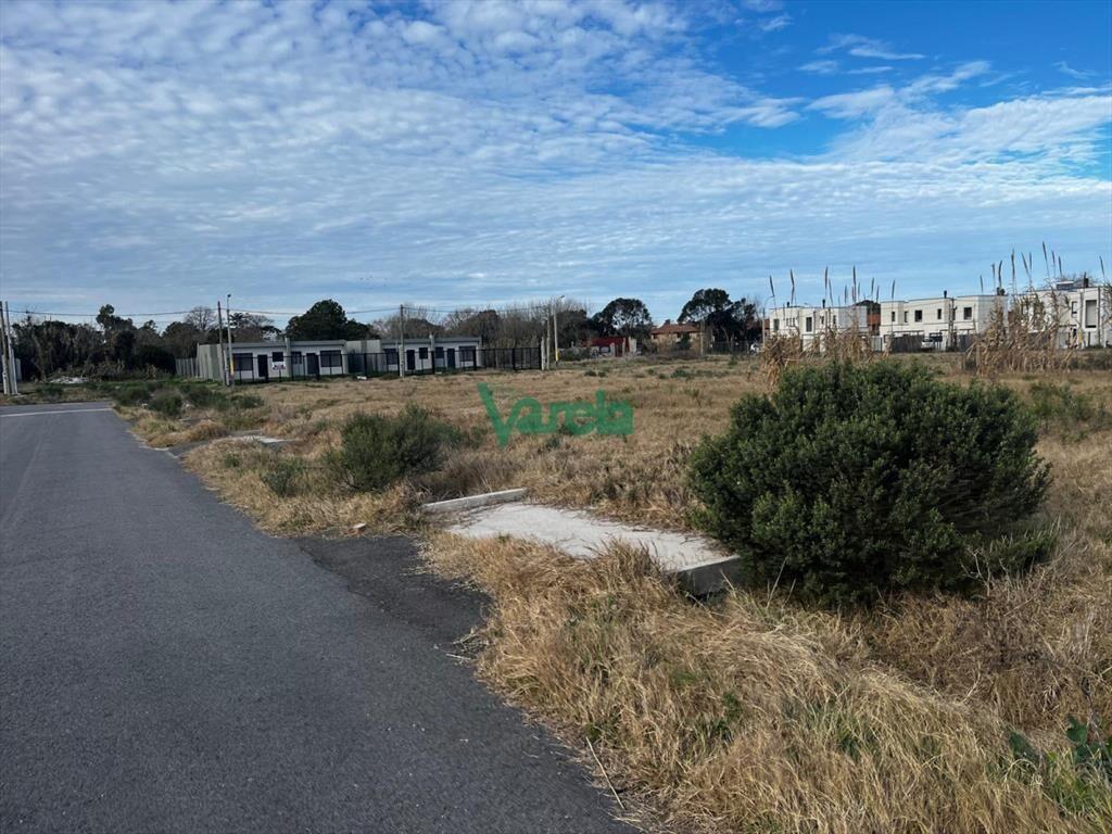 Venta terreno Lagomar, saneamiento. Ideal