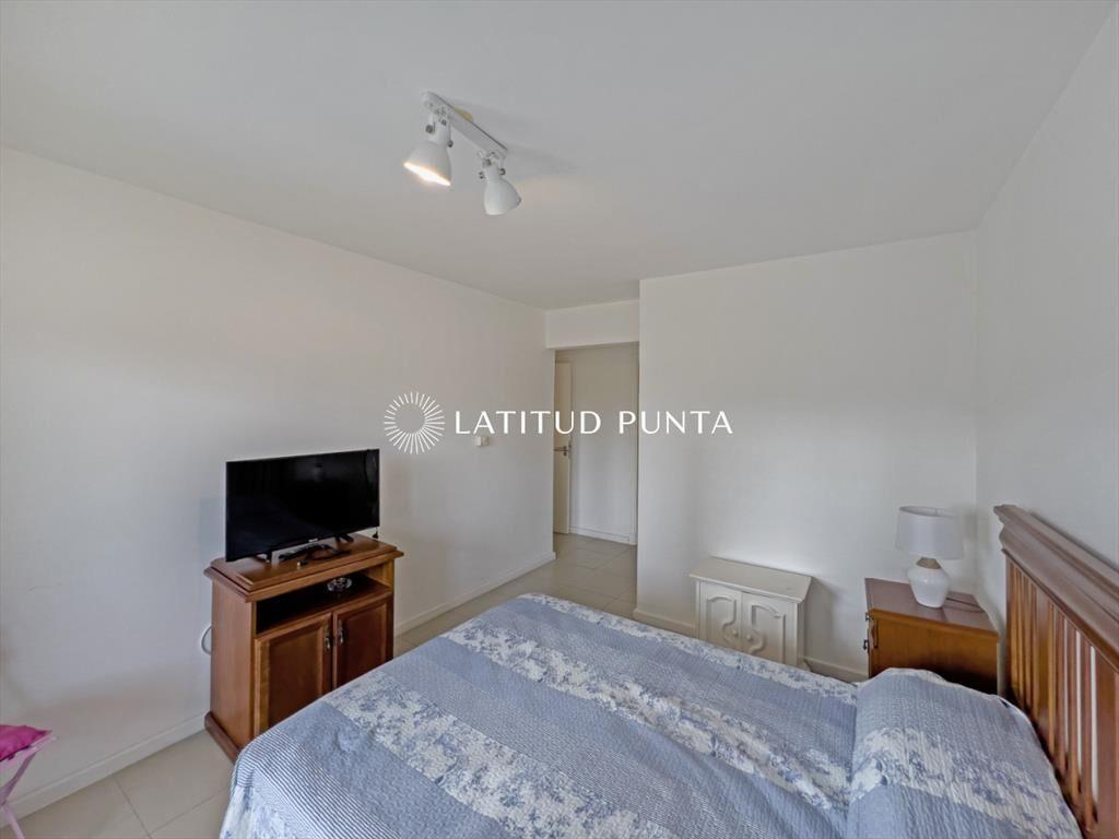 Apartamento en Brava, 2 dormitorios y parrillero