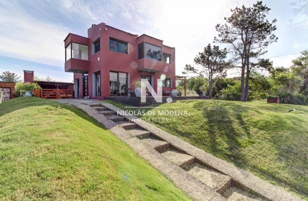 En Alquiler impecable casa con un entorno