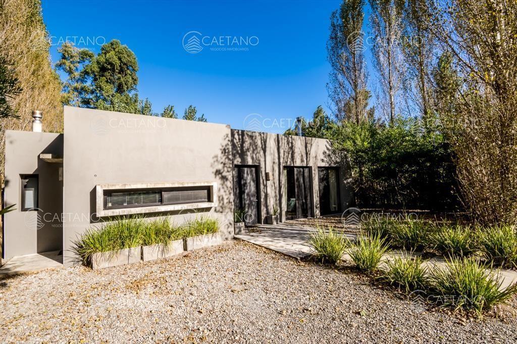 Excelente casa de estilo Minimalista en Barrio La