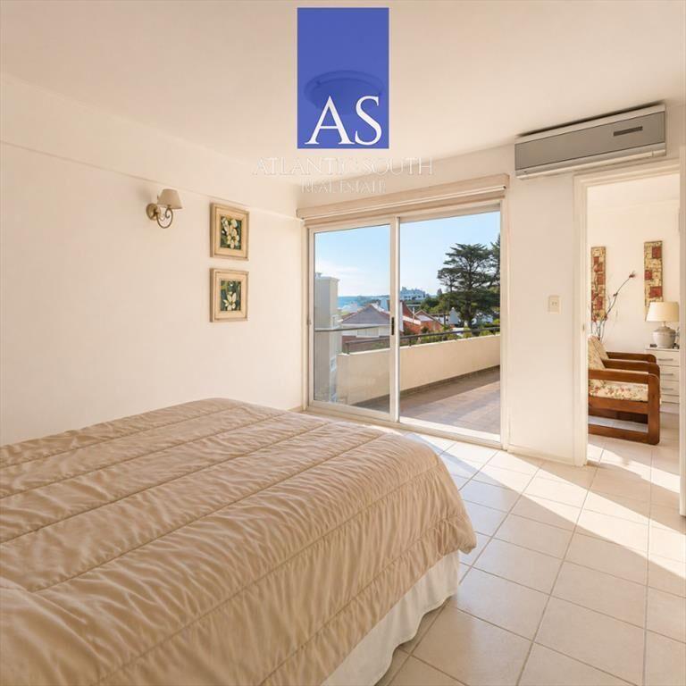 Apartamento de 3 Dormitorios con Vista Parcial al