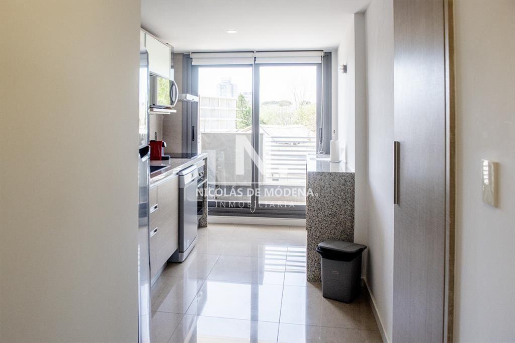 Vende apartamento en Alexander Boulevard de 2