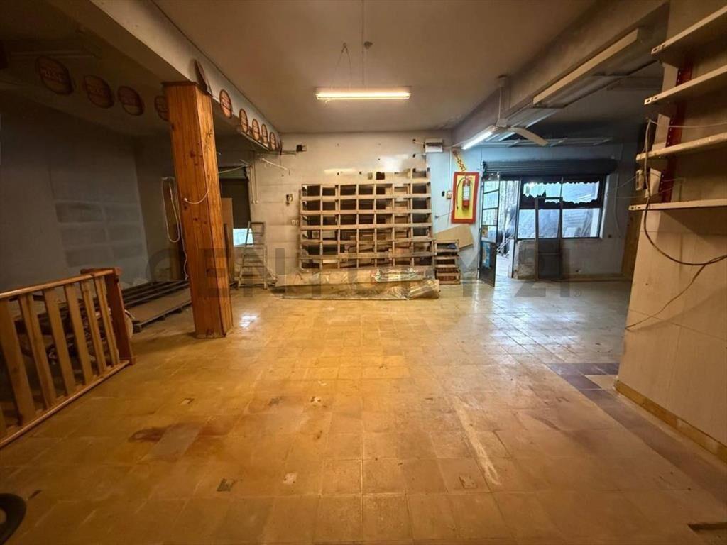 Alquiler amplio local Comercial al frente en Las Acacias ...