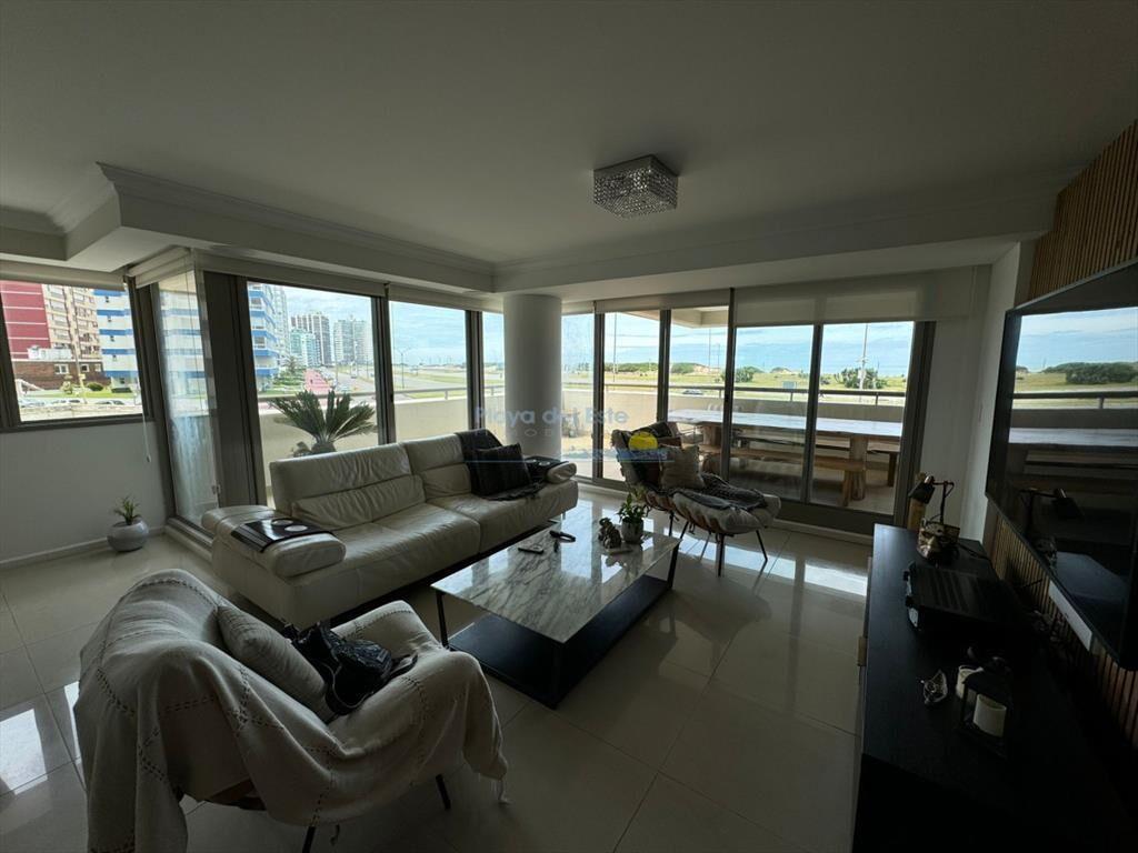 Apartamento de 4 dormitorios en Punta del este ,