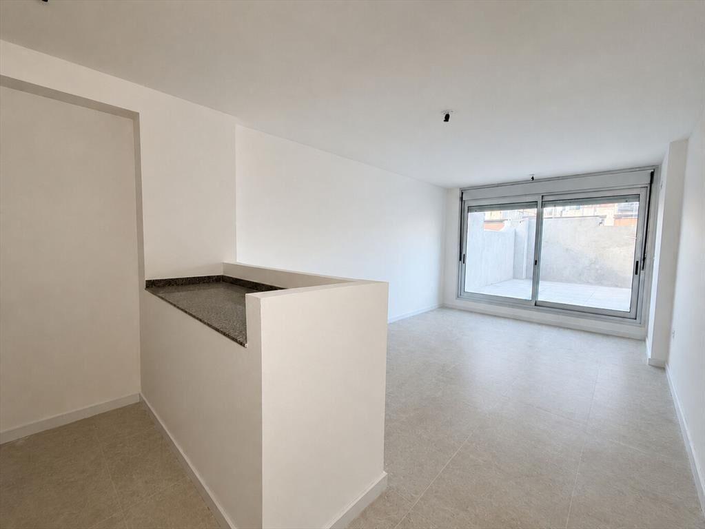 Alquiler apartamento 1 dormitorio con patio en Cordón a est