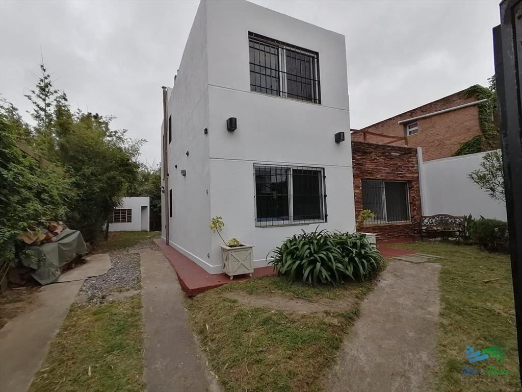ALQUILER ANUAL DE CASA EN LA BARRA, MALDONADO. - 4 DORMITOR