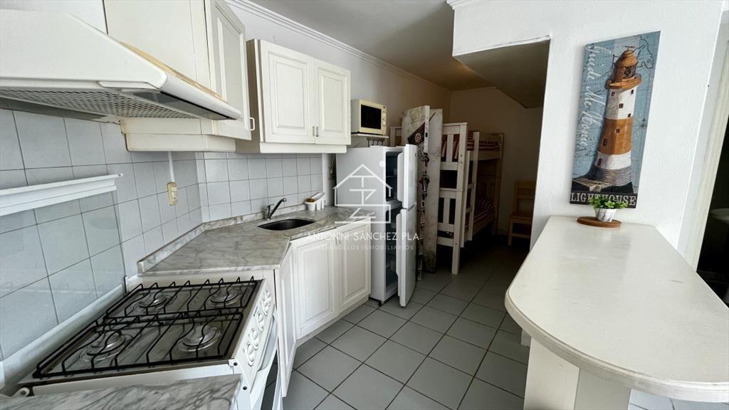 Apartamento luminoso con vista a la -