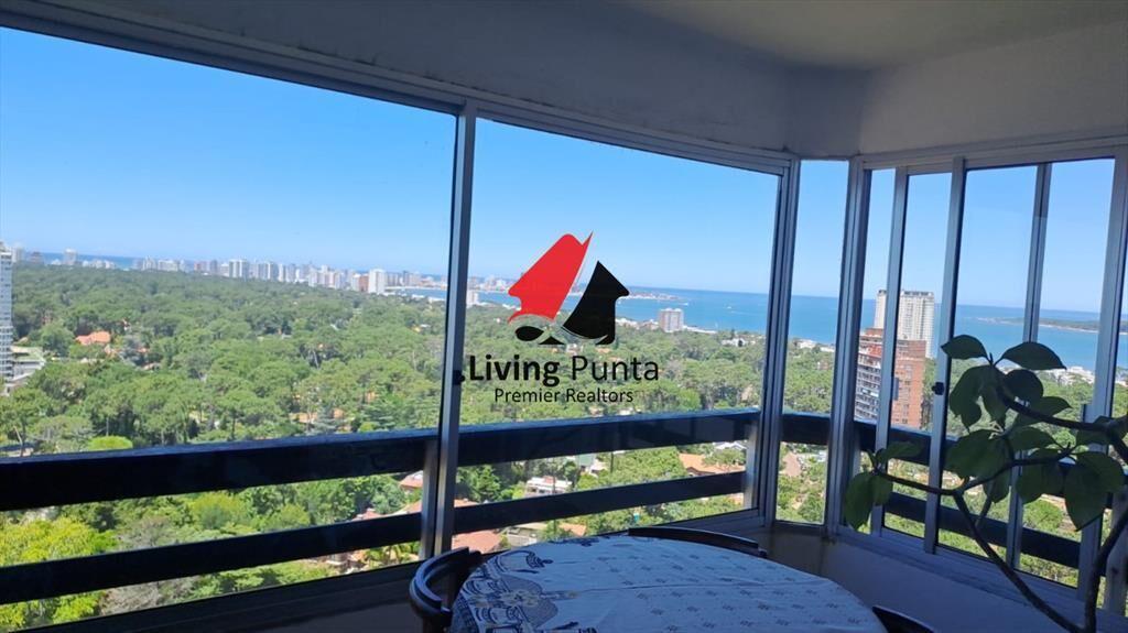 Vende apartamento de 2 dormitorios más servicio
