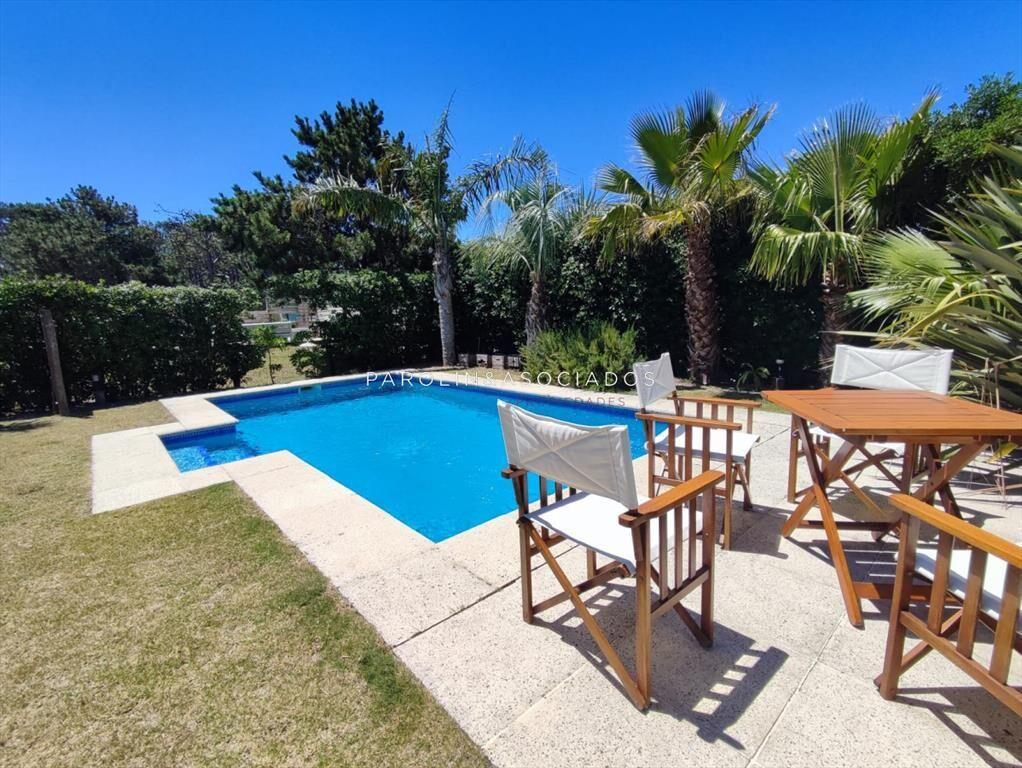 Hermosa casa en venta en Montoya a solo pasos de la playa,