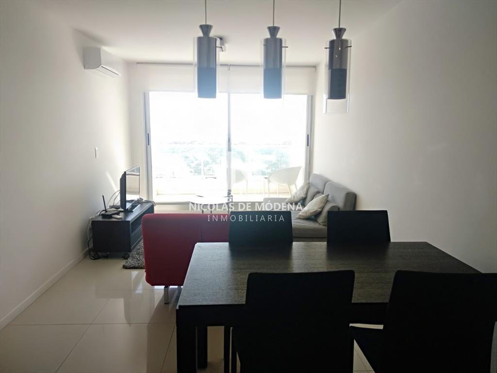 Excelente apartamento ubicado en Av. Roosevelt y