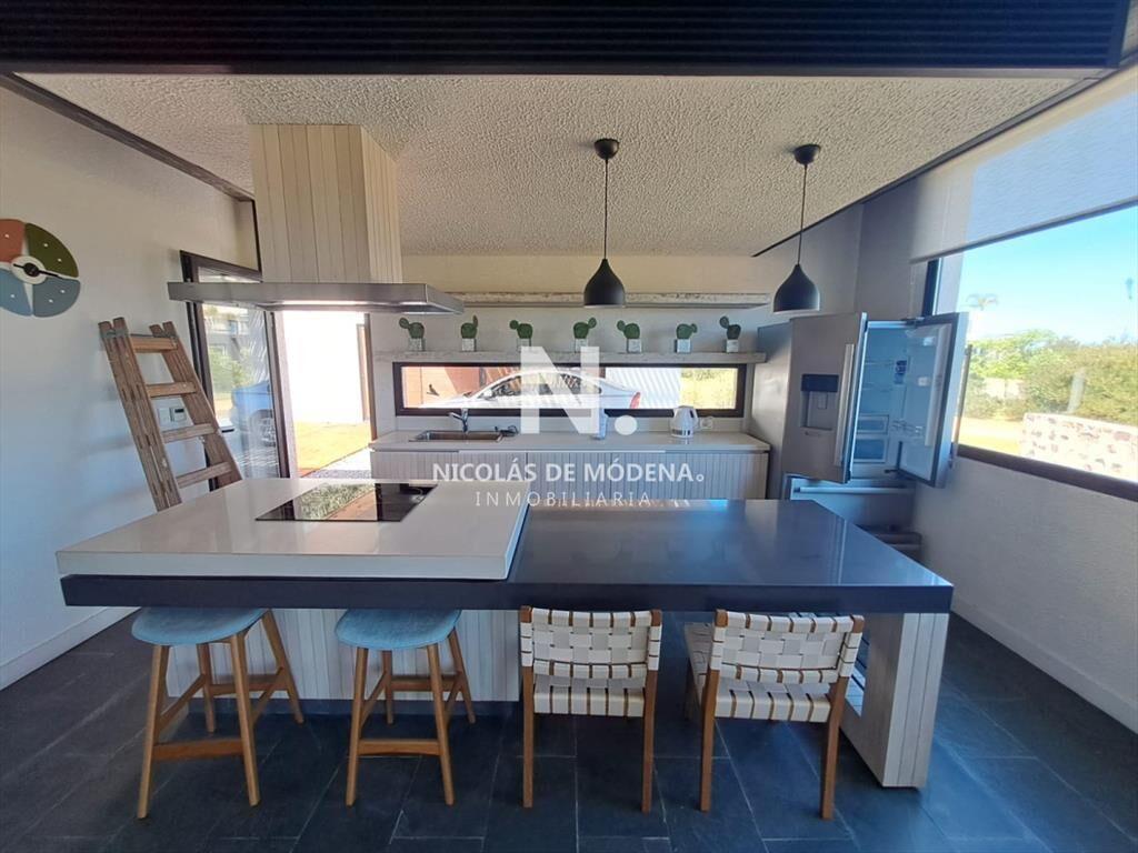 En venta espectacular casa en Las Garzas, de 3 dormitorios