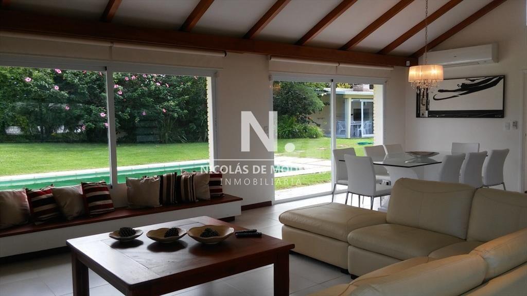 Hermosa casa de 4 dormitorios en venta en la zona
