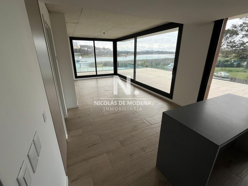 Departamento de 2 dormitorios con 2 baños en