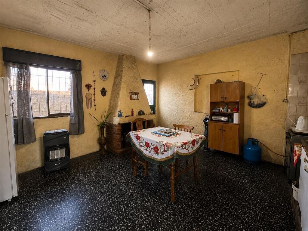 CASA EN VENTA CON AMPLIO TERRENO Y GALPON