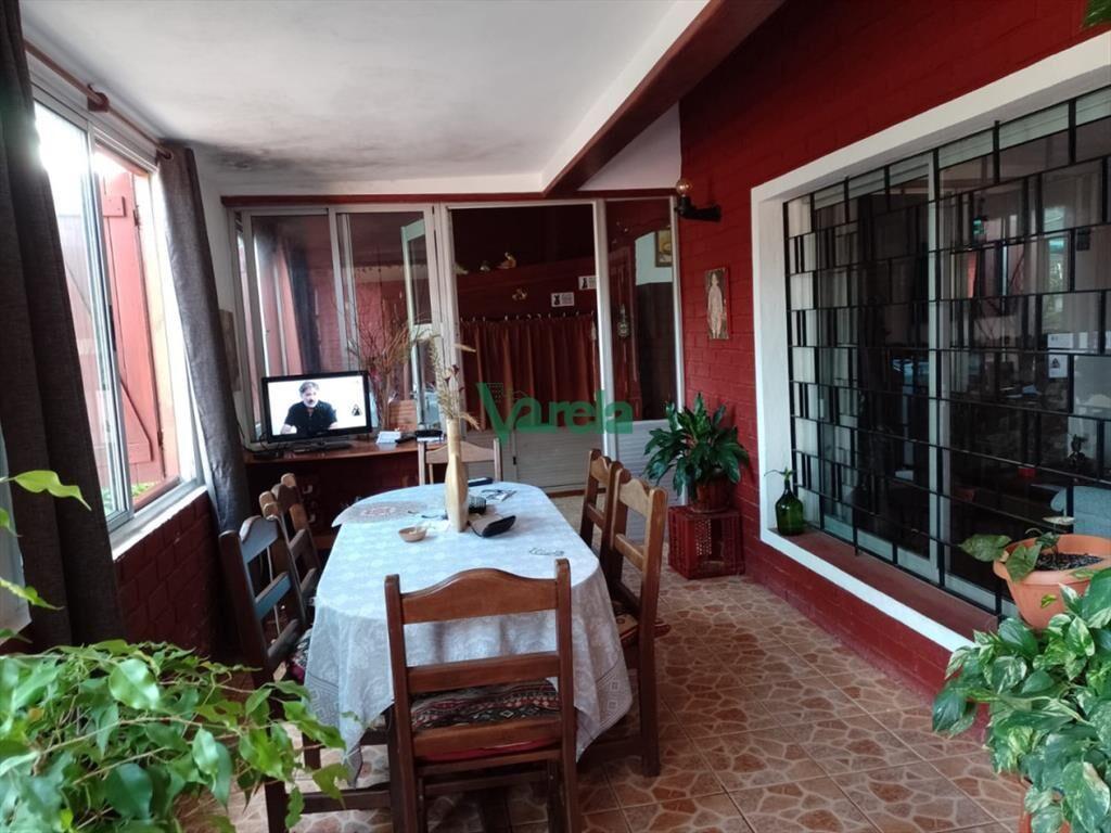 Venta de casa en Salinas, 2 dormitorios, a metros de la ram