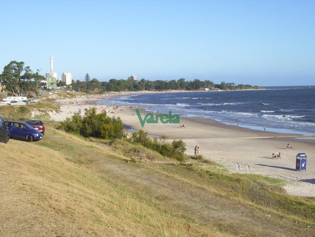 En Atlántida, terreno frente por frente al Mar a