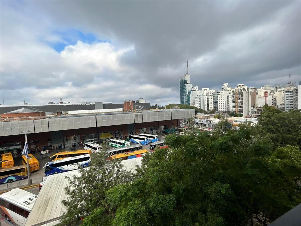 Monoambiente a estrenar, Frente a terminal Tres Cruces, bal