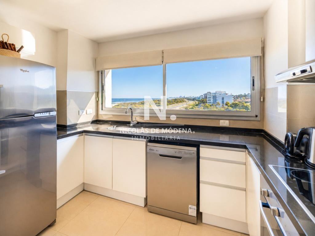 En venta apartamento de 3 dormitorios en Brava primera line