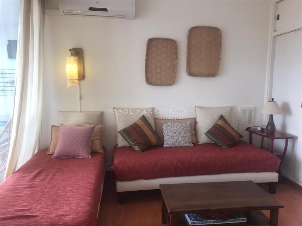 Apartamento en venta en Península vista al mar.