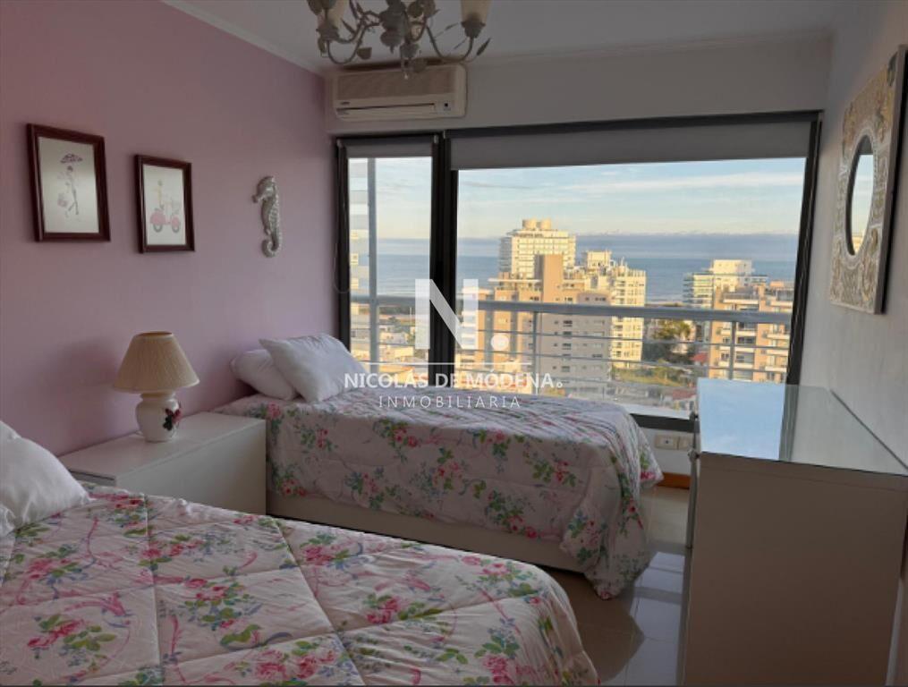 En venta apartamento de 3 dormitorios en Playa
