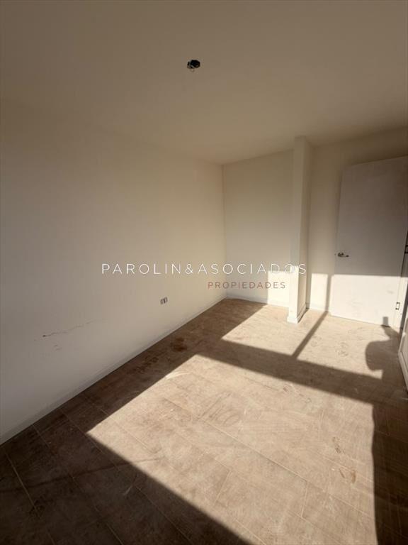 VENDE DEPTO DE 1 DORMITORIO CON PARRILLERO