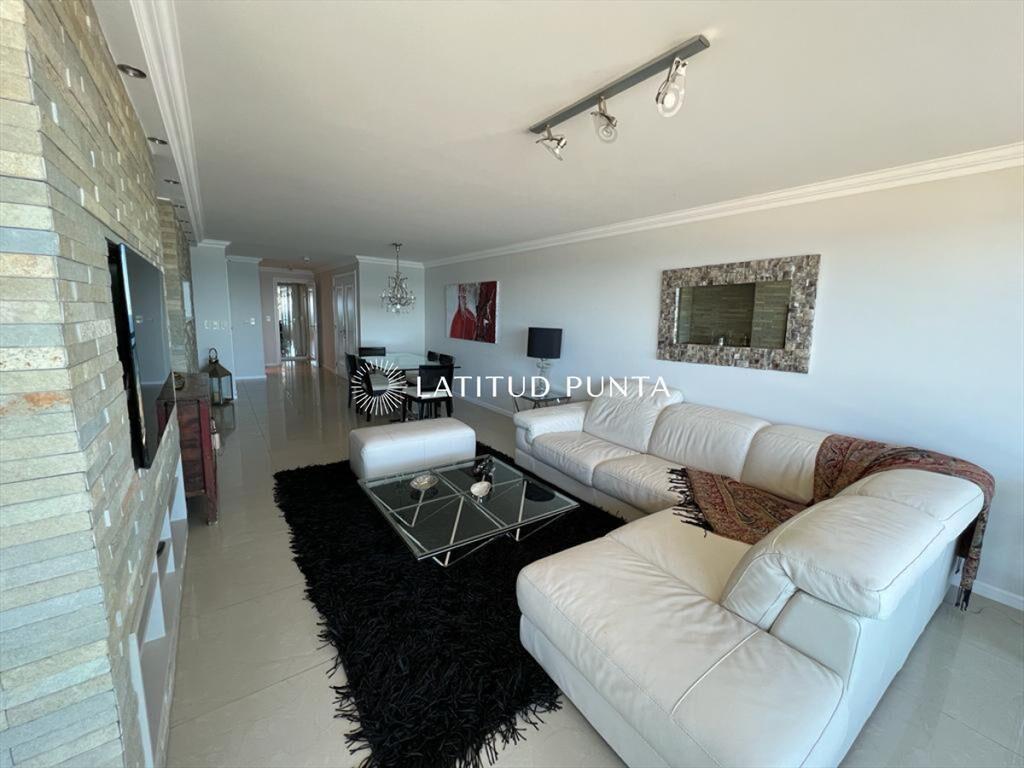 Apartamento 3 dormitorios en suite. Brava