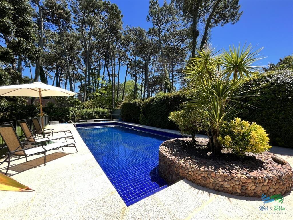 Excelente Residencia en venta, Lugano - Punta del