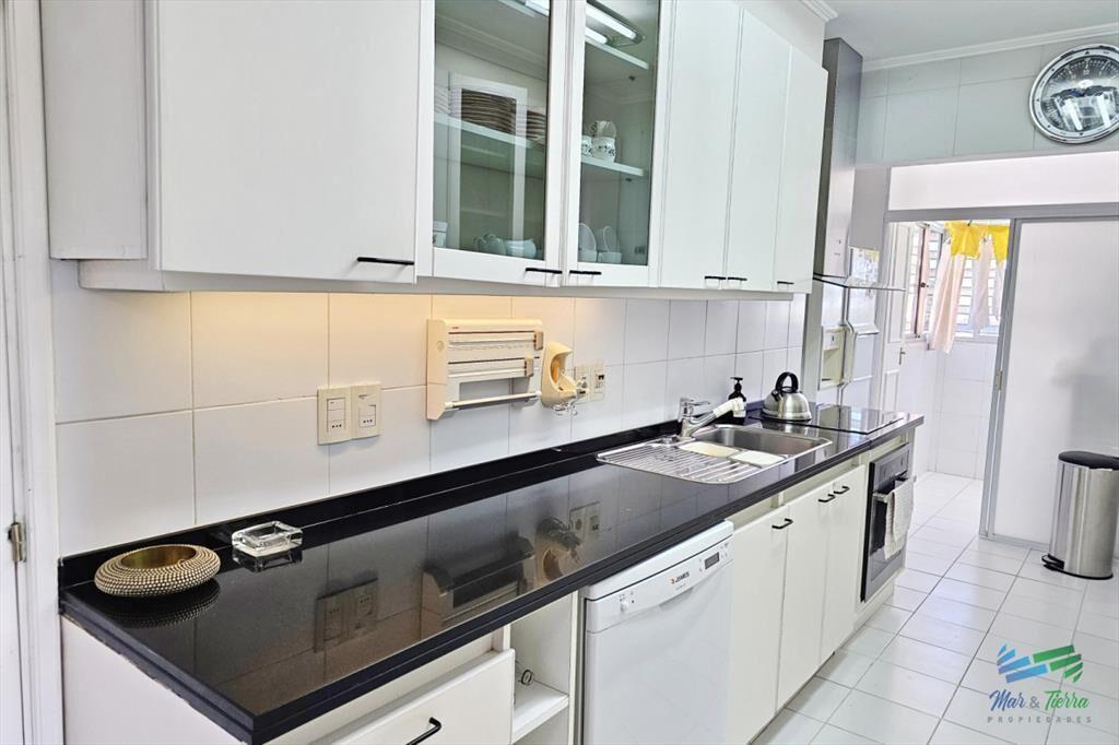APARTAMENTO CON 3 DORMITORIOS Y SERVICIO, PROPIO,