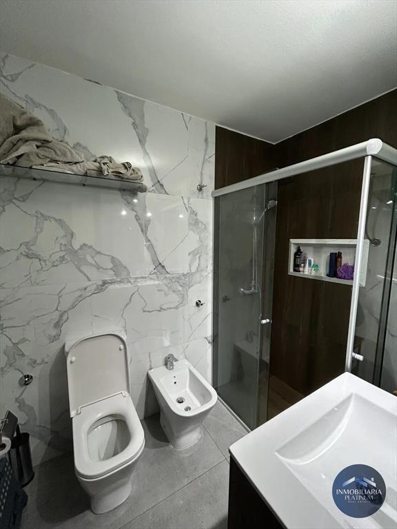 Casa en venta c/ cochera en Buceo