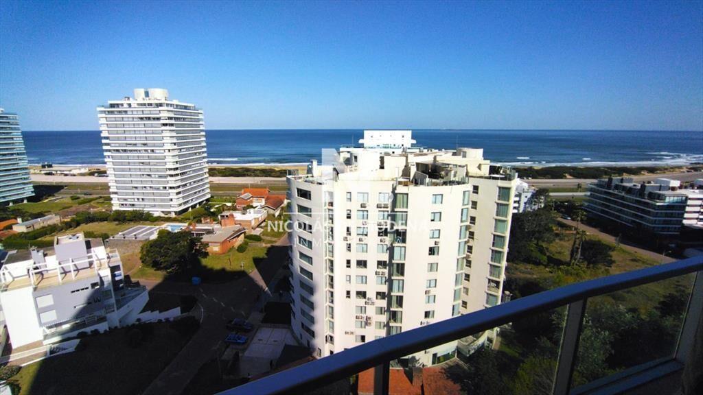 Torre Wind Punta Del Este, playa brava