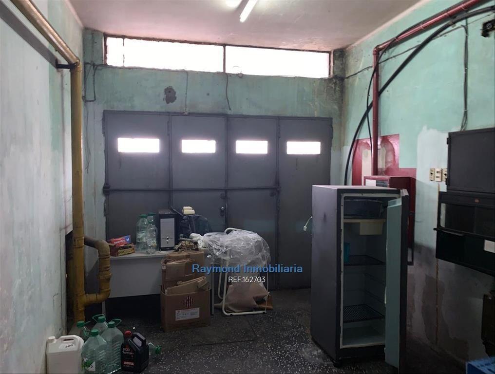 2 locales unidos y 2 casas arriba para escritorios