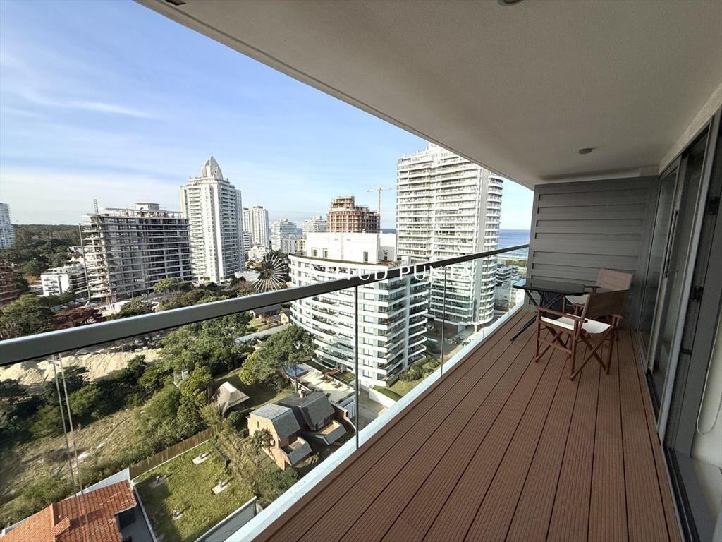 Brava, piso alto de 1 dormitorio y medio