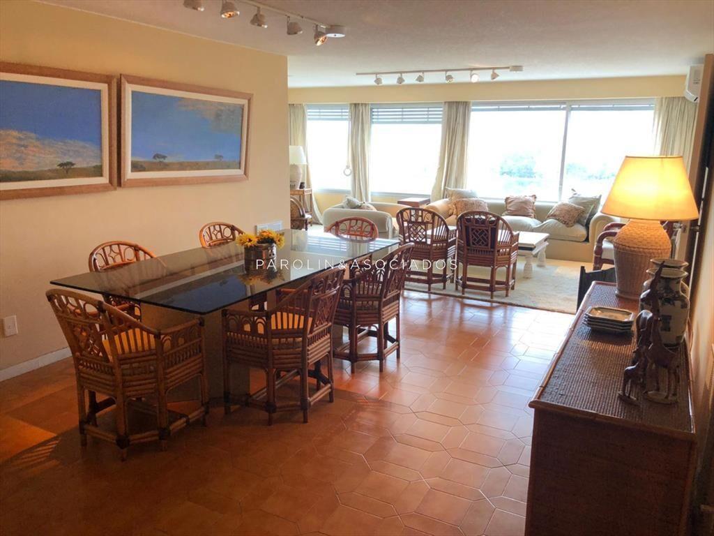 Apartamento en venta de 3 dormitorios en Edificio Tiburón,