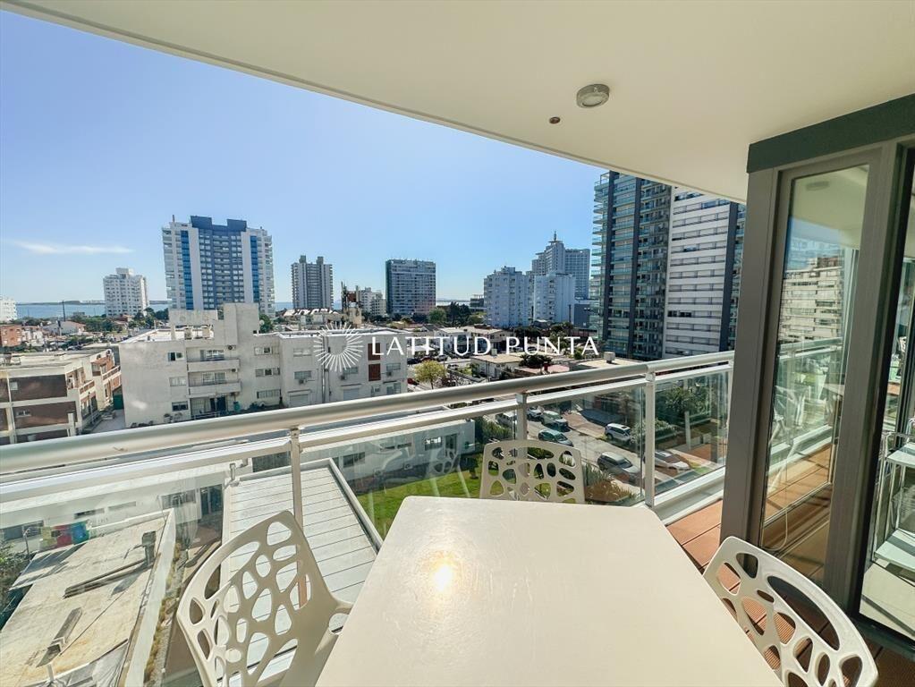 Apartamento en Brava, 1 dormitorio y medio