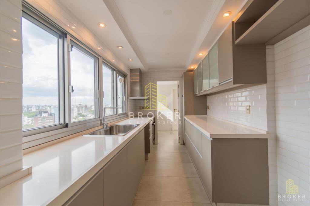 Penthouse de 4 dormitorios en Golf Punta Carretas